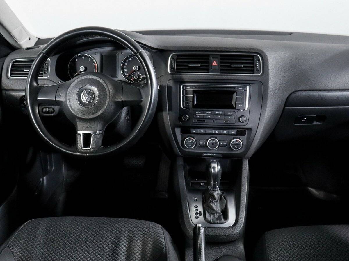 Volkswagen Jetta с пробегом — 2014 год. Фото: #9