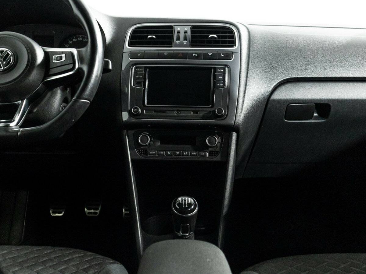 Volkswagen Polo с пробегом — 2018 год. Фото: #13