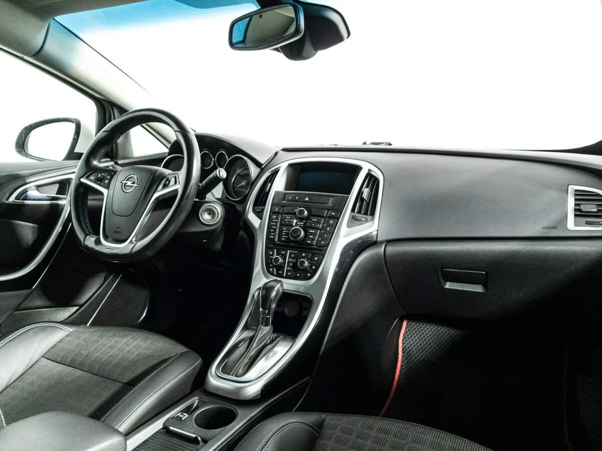 Opel Astra с пробегом — 2013 год. Фото: #8