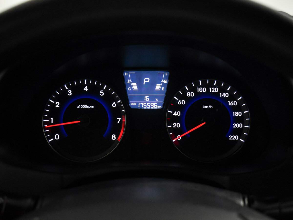 Hyundai Solaris с пробегом — 2012 год. Фото: #15