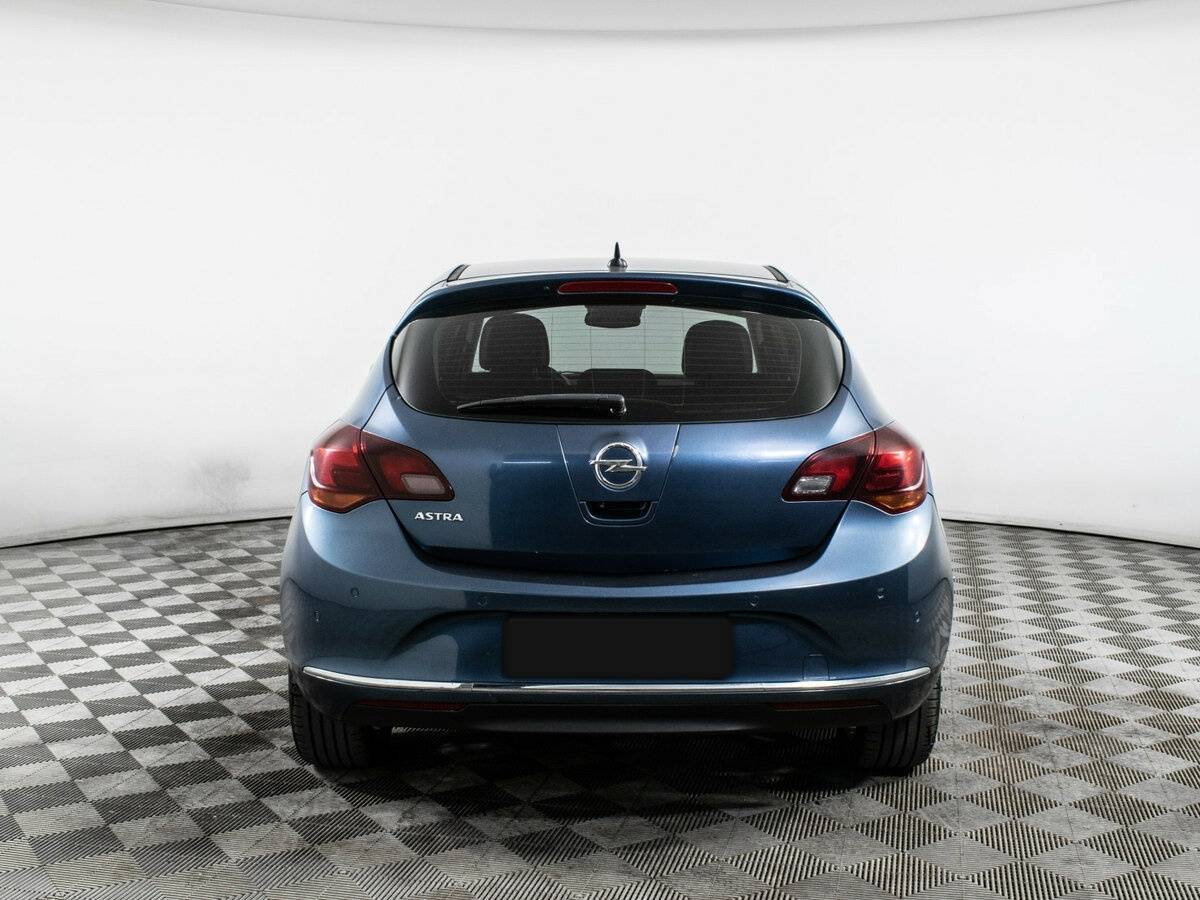 Opel Astra с пробегом — 2013 год. Фото: #4
