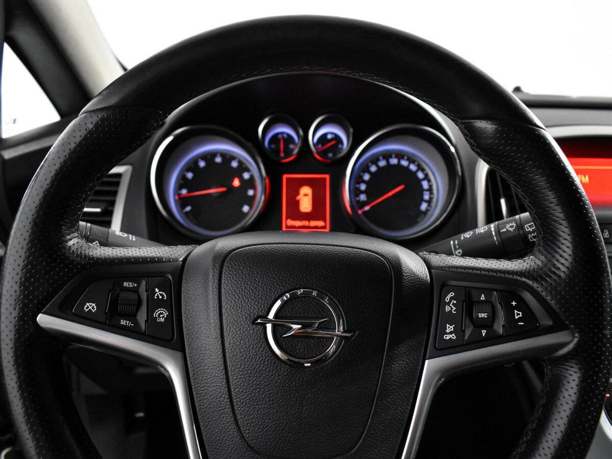 Opel Astra с пробегом — 2012 год. Фото: #16
