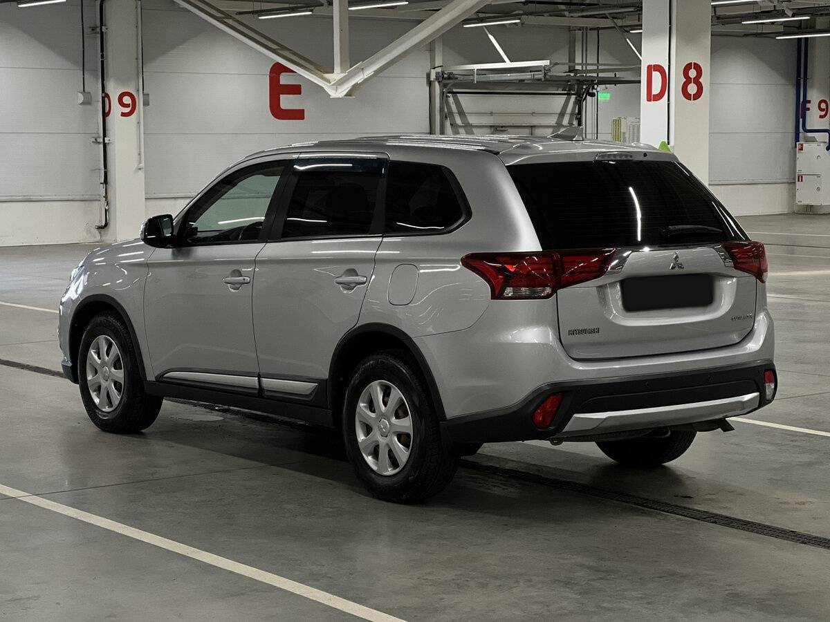 Mitsubishi Outlander с пробегом — 2017 год. Фото: #6