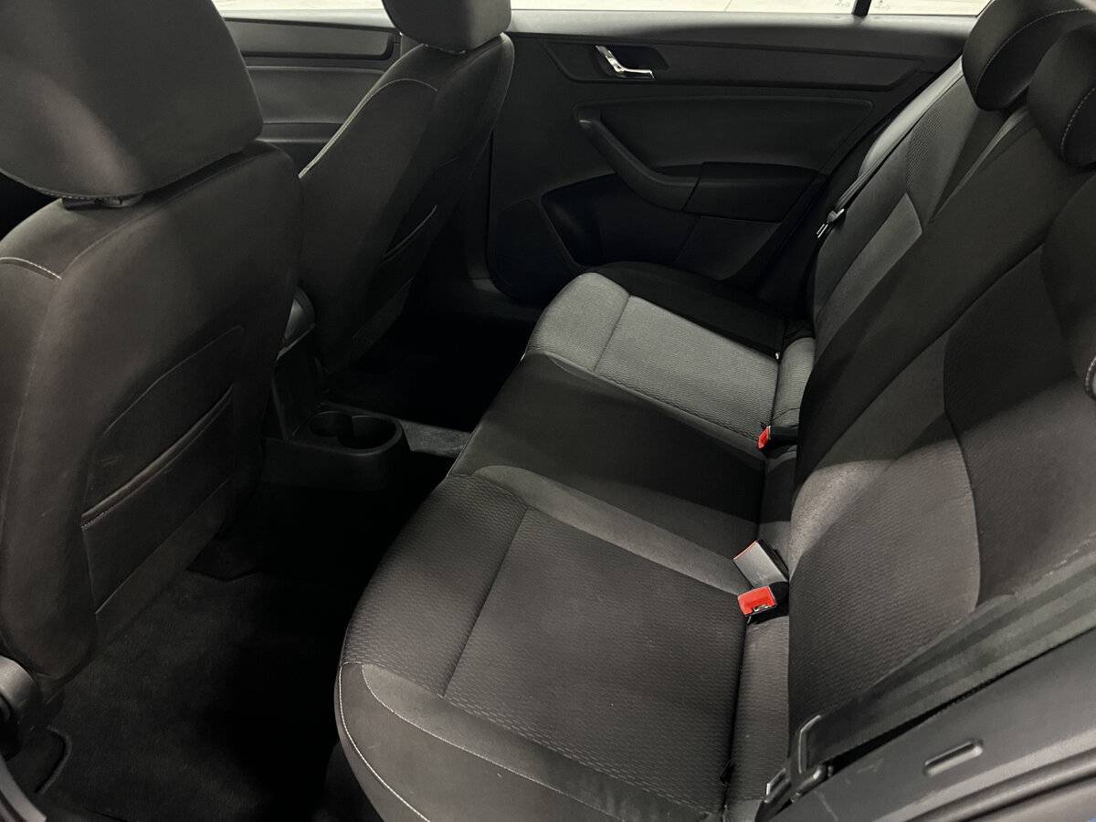 Skoda Rapid с пробегом — 2016 год. Фото: #11