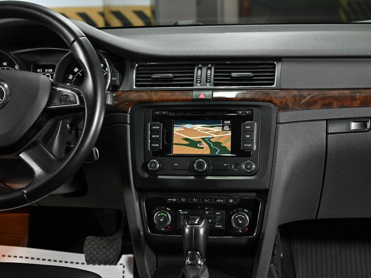 Skoda Superb с пробегом — 2013 год. Фото: #8