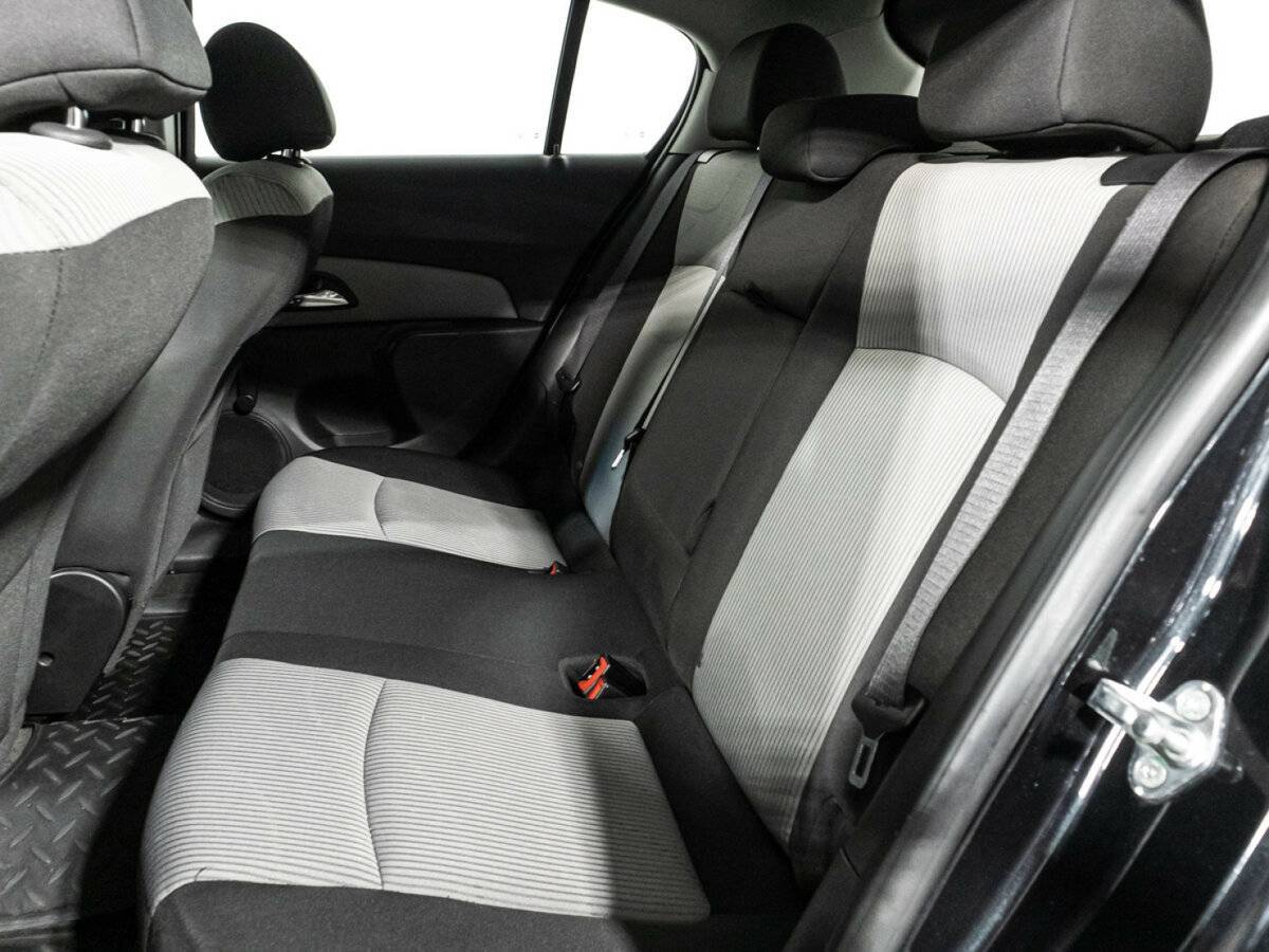 Chevrolet Cruze с пробегом — 2015 год. Фото: #9