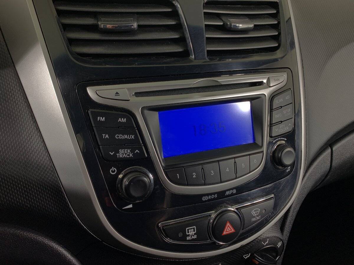 Hyundai Solaris с пробегом — 2013 год. Фото: #14