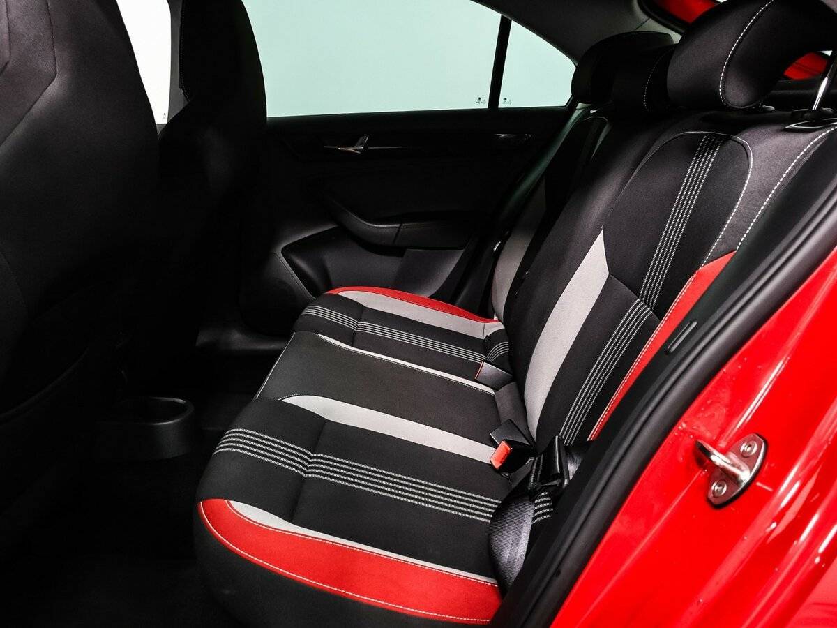 Skoda Rapid с пробегом — 2018 год. Фото: #11