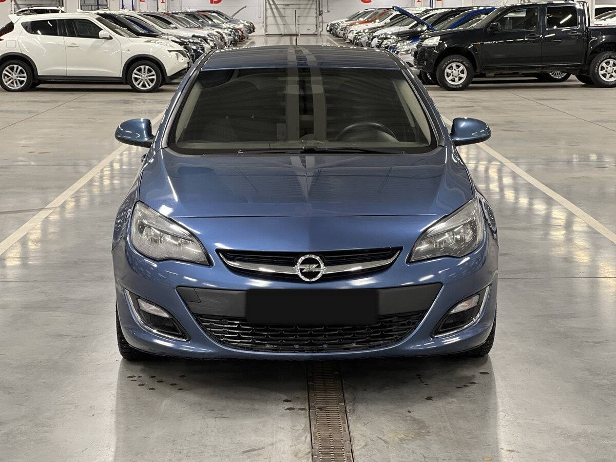 Opel Astra с пробегом — 2013 год. Фото: #1