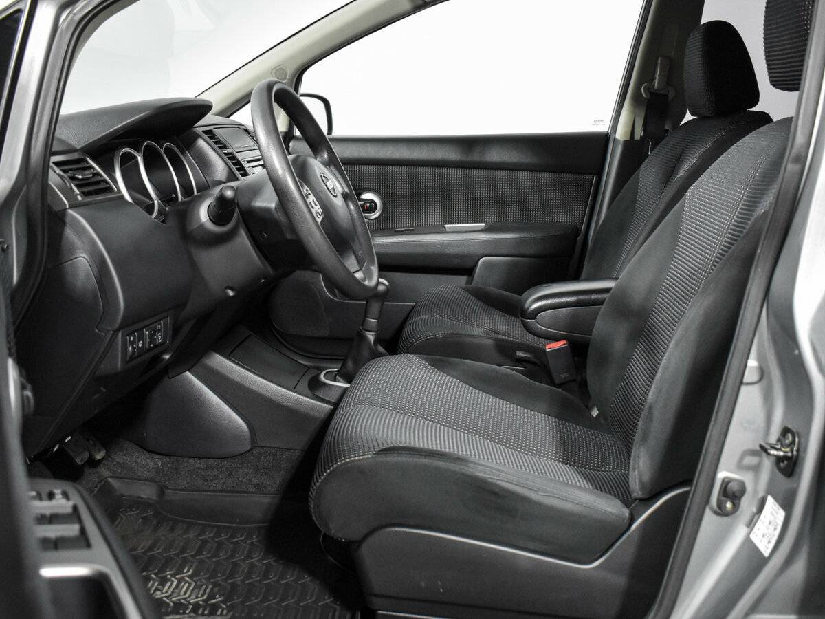 Nissan Tiida с пробегом — 2013 год. Фото: #9