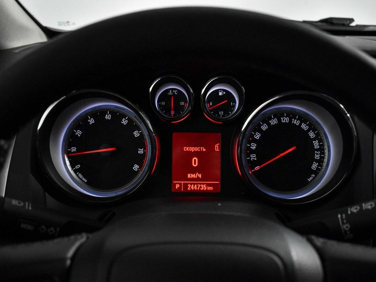 Opel Astra с пробегом — 2013 год. Фото: #17