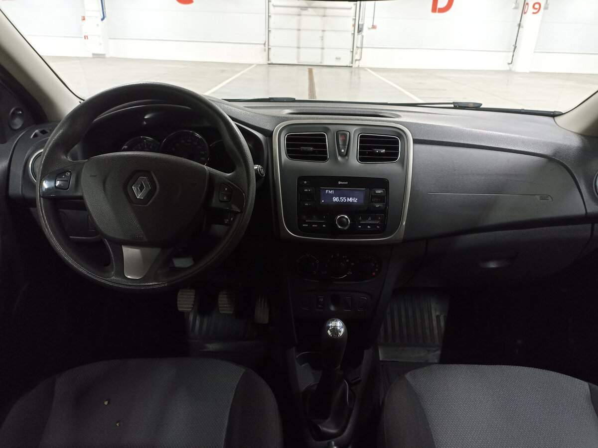 Renault Sandero с пробегом — 2017 год. Фото: #13