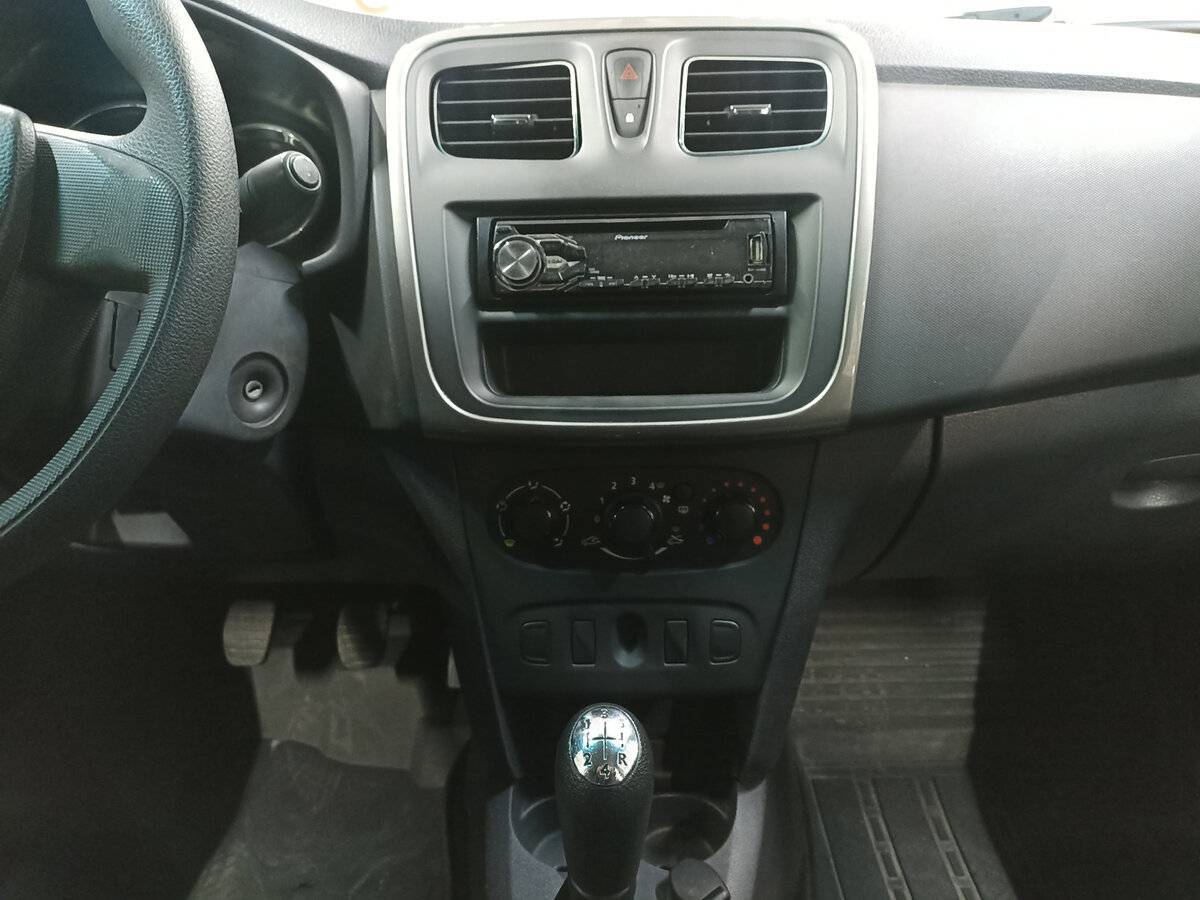 Renault Logan с пробегом — 2017 год. Фото: #14