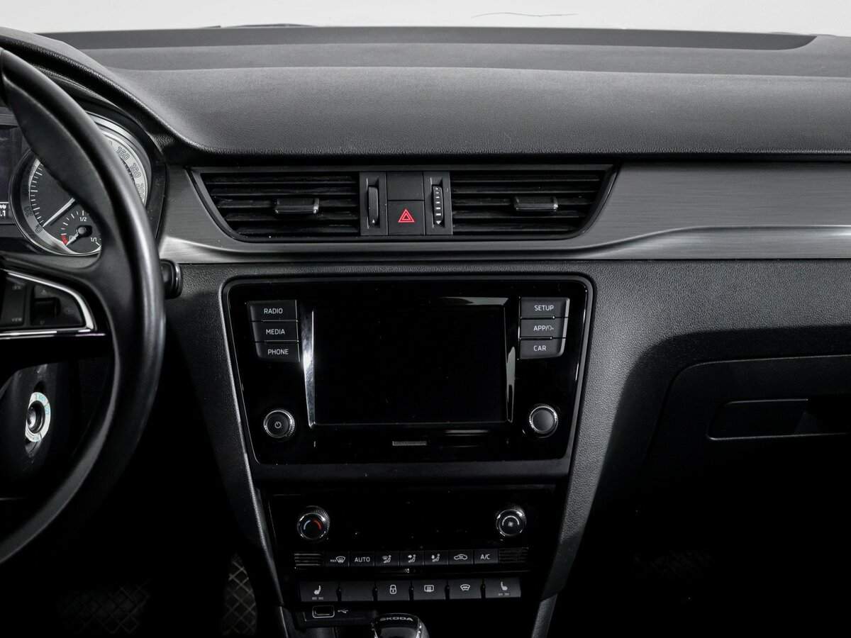 Skoda Rapid с пробегом — 2018 год. Фото: #12