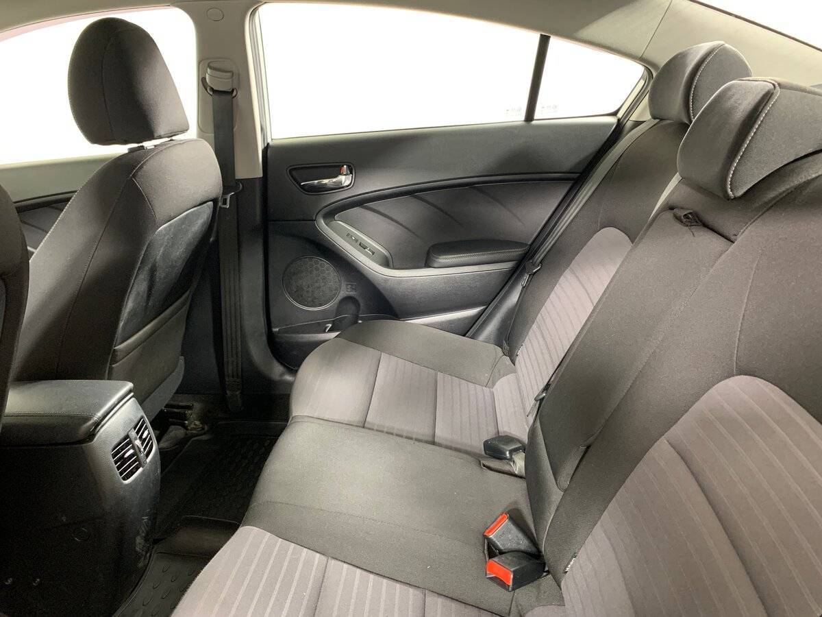 Kia Cerato с пробегом — 2017 год. Фото: #17