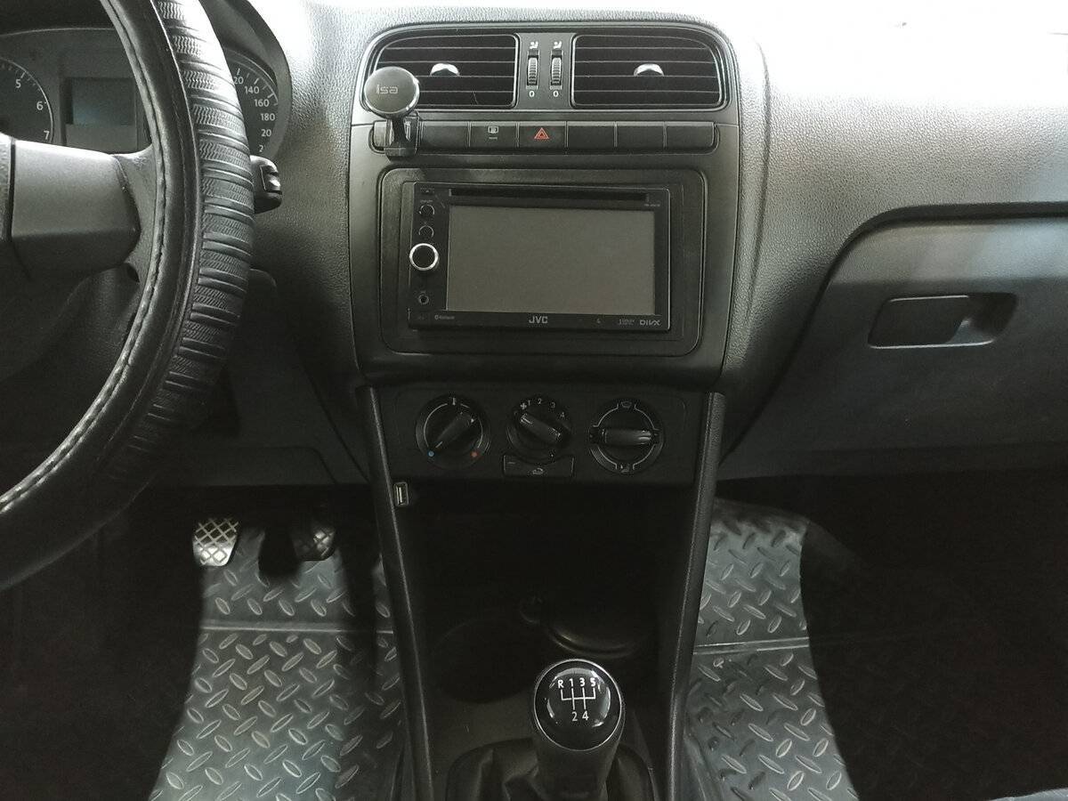 Volkswagen Polo с пробегом — 2013 год. Фото: #14