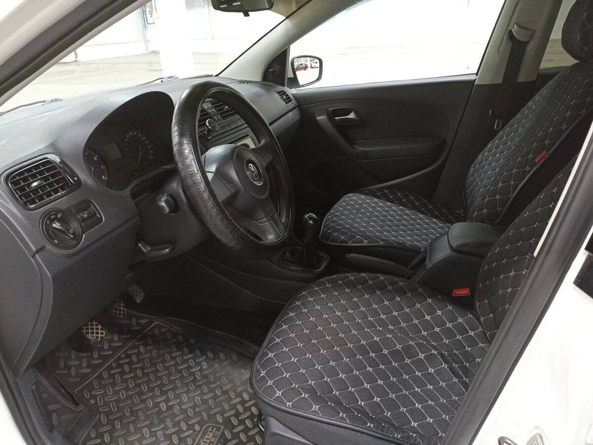 Volkswagen Polo с пробегом — 2013 год. Фото: #15