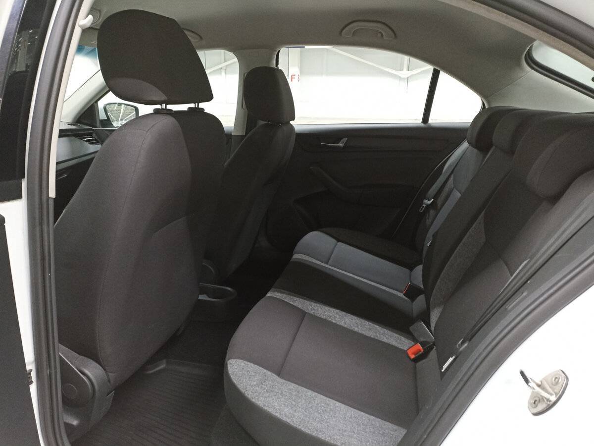 Skoda Rapid с пробегом — 2021 год. Фото: #11