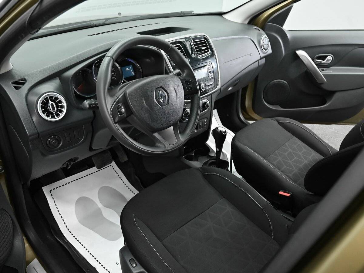 Renault Sandero с пробегом — 2016 год. Фото: #7