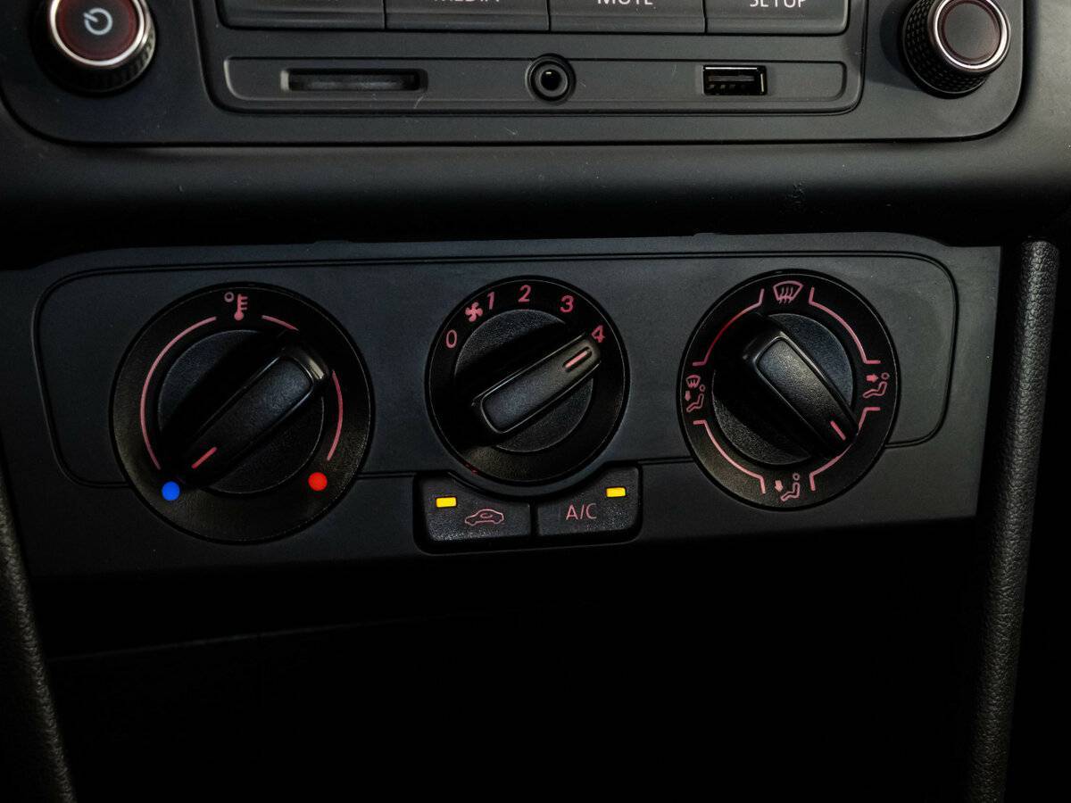 Volkswagen Polo с пробегом — 2017 год. Фото: #12