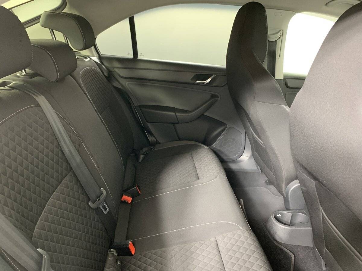 Skoda Rapid с пробегом — 2016 год. Фото: #16