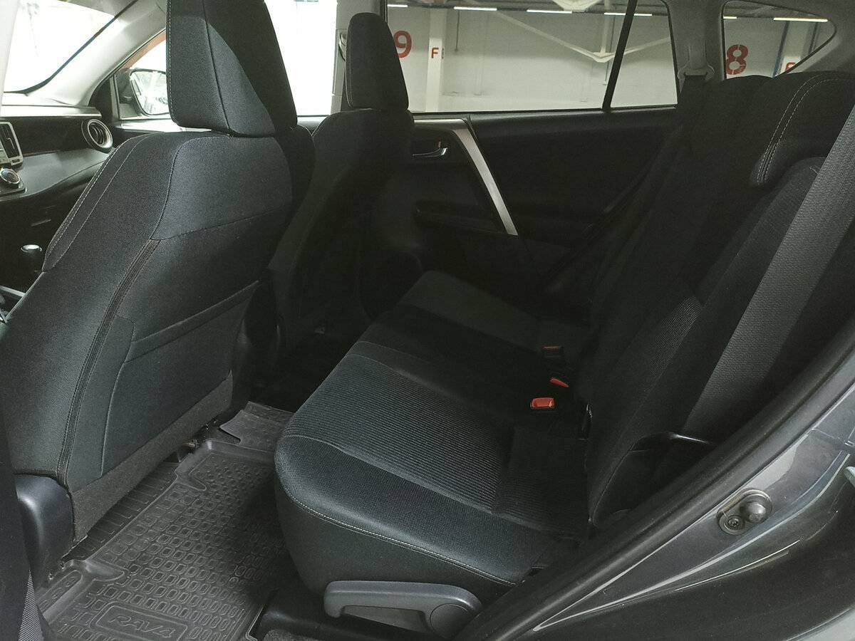 Toyota RAV4 с пробегом — 2013 год. Фото: #11