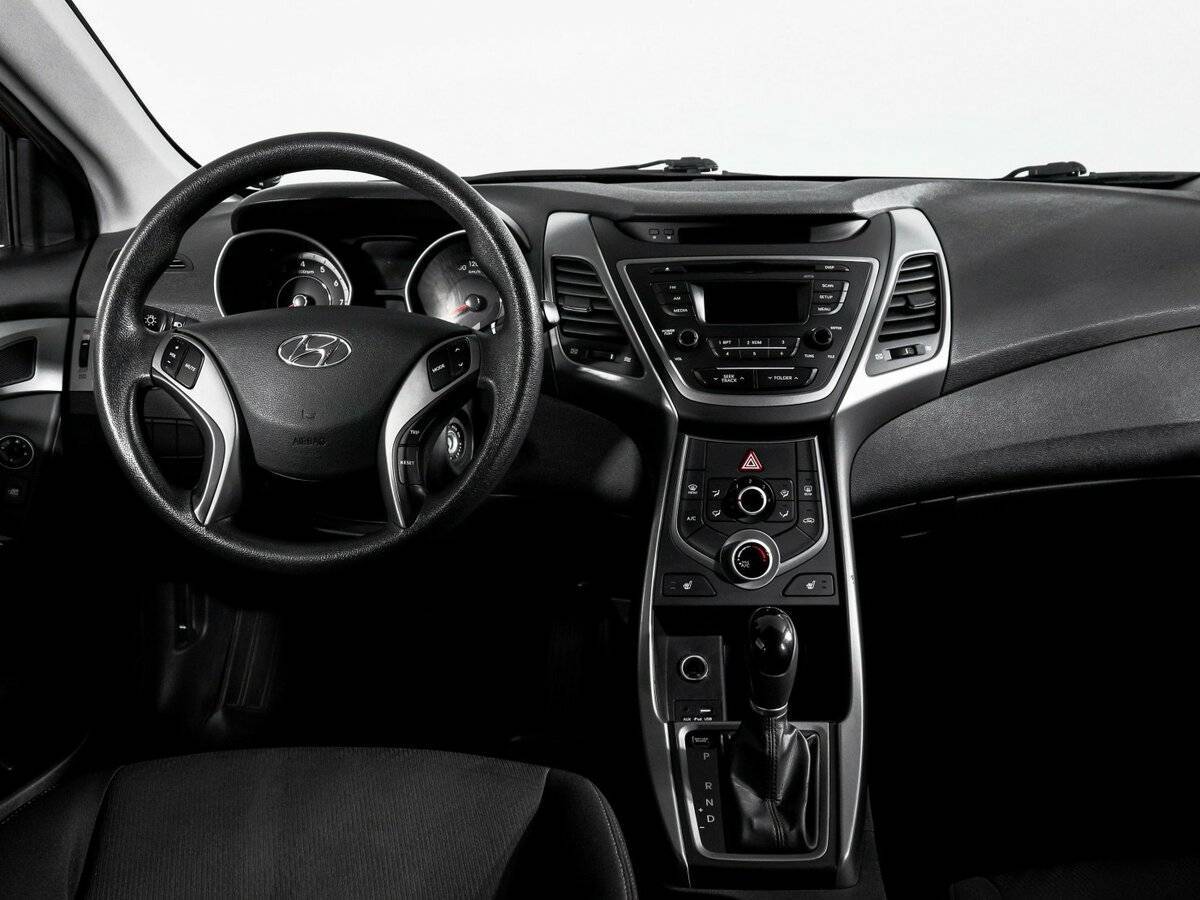 Hyundai Elantra с пробегом — 2015 год. Фото: #11
