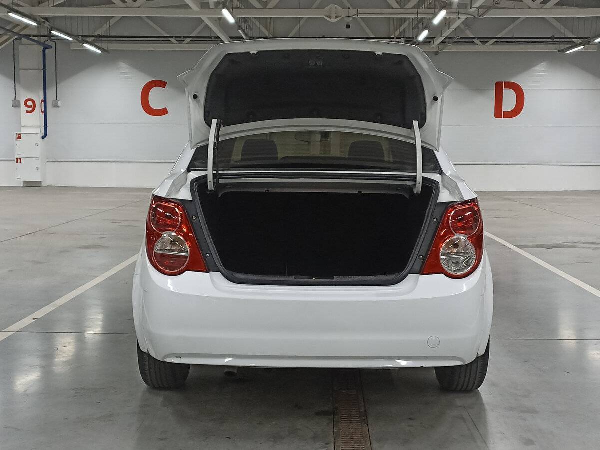 Chevrolet Aveo с пробегом — 2012 год. Фото: #9