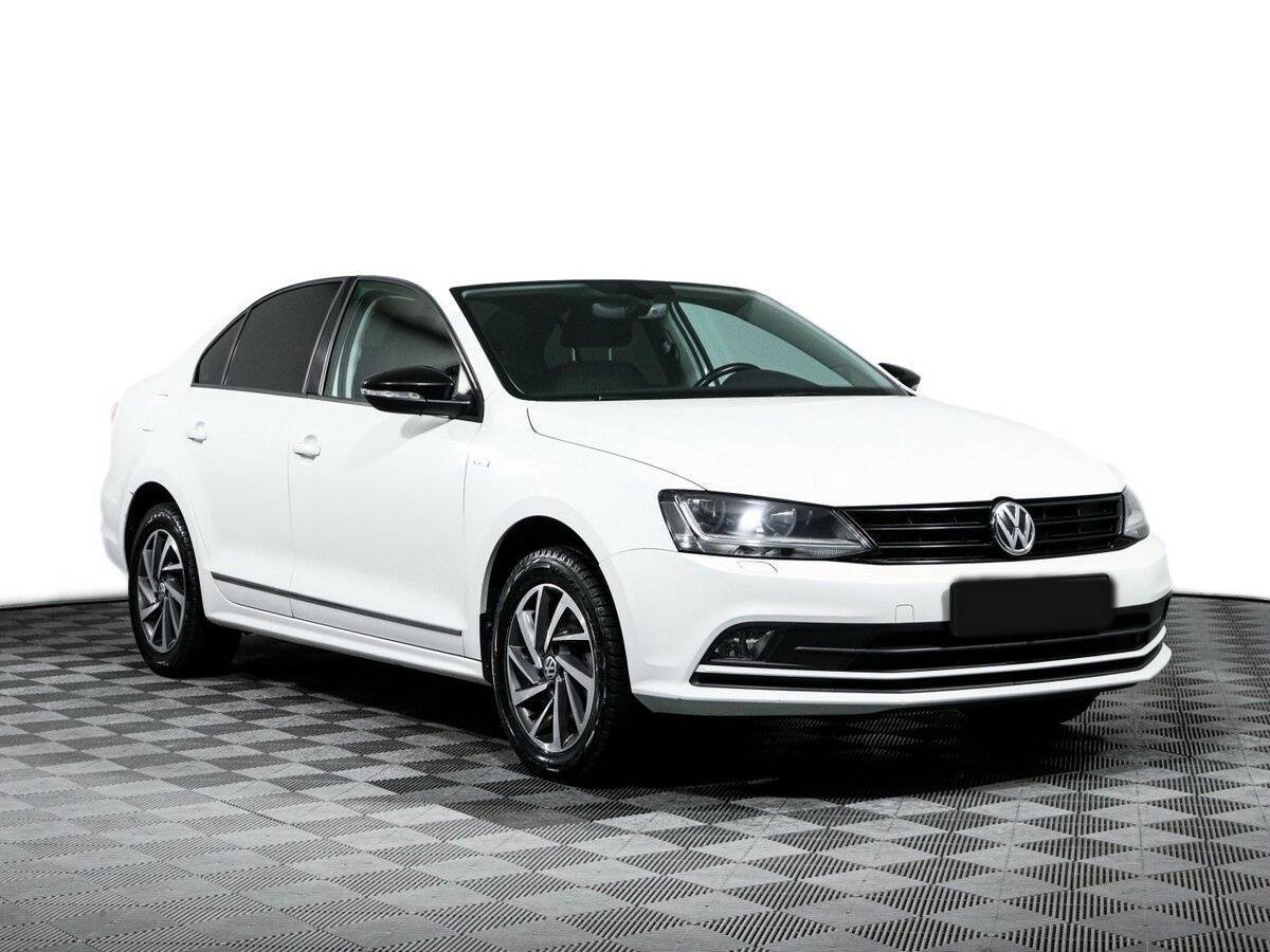 Volkswagen Jetta с пробегом — 2017 год. Фото: #2