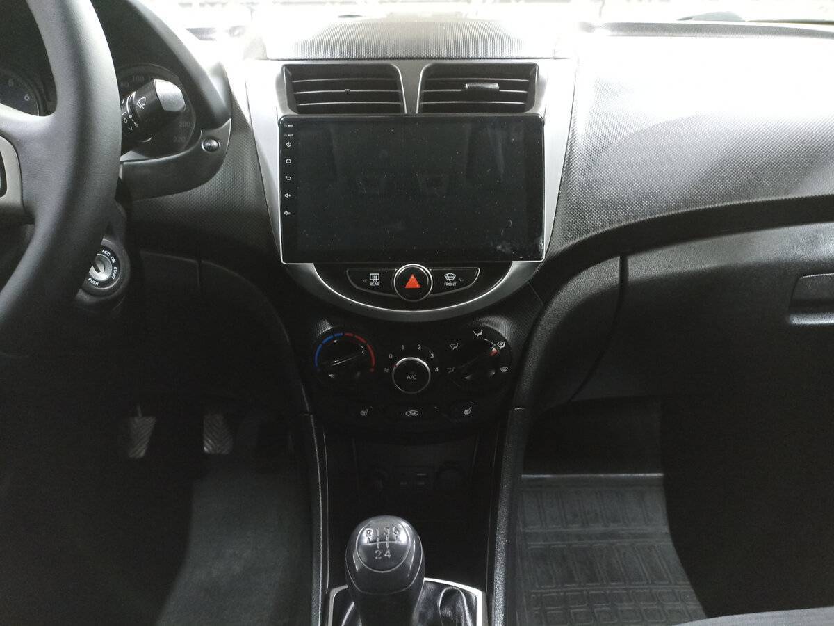 Hyundai Solaris с пробегом — 2015 год. Фото: #14