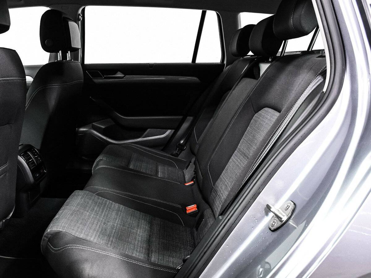 Volkswagen Passat с пробегом — 2019 год. Фото: #13
