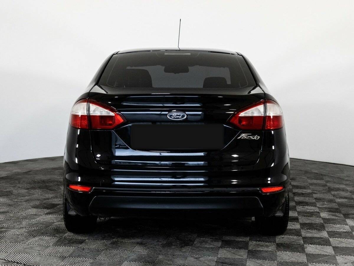 Ford Fiesta с пробегом — 2015 год. Фото: #4