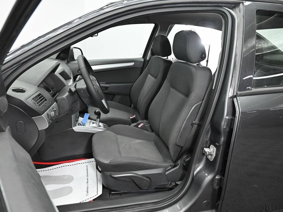 Opel Astra с пробегом — 2012 год. Фото: #5