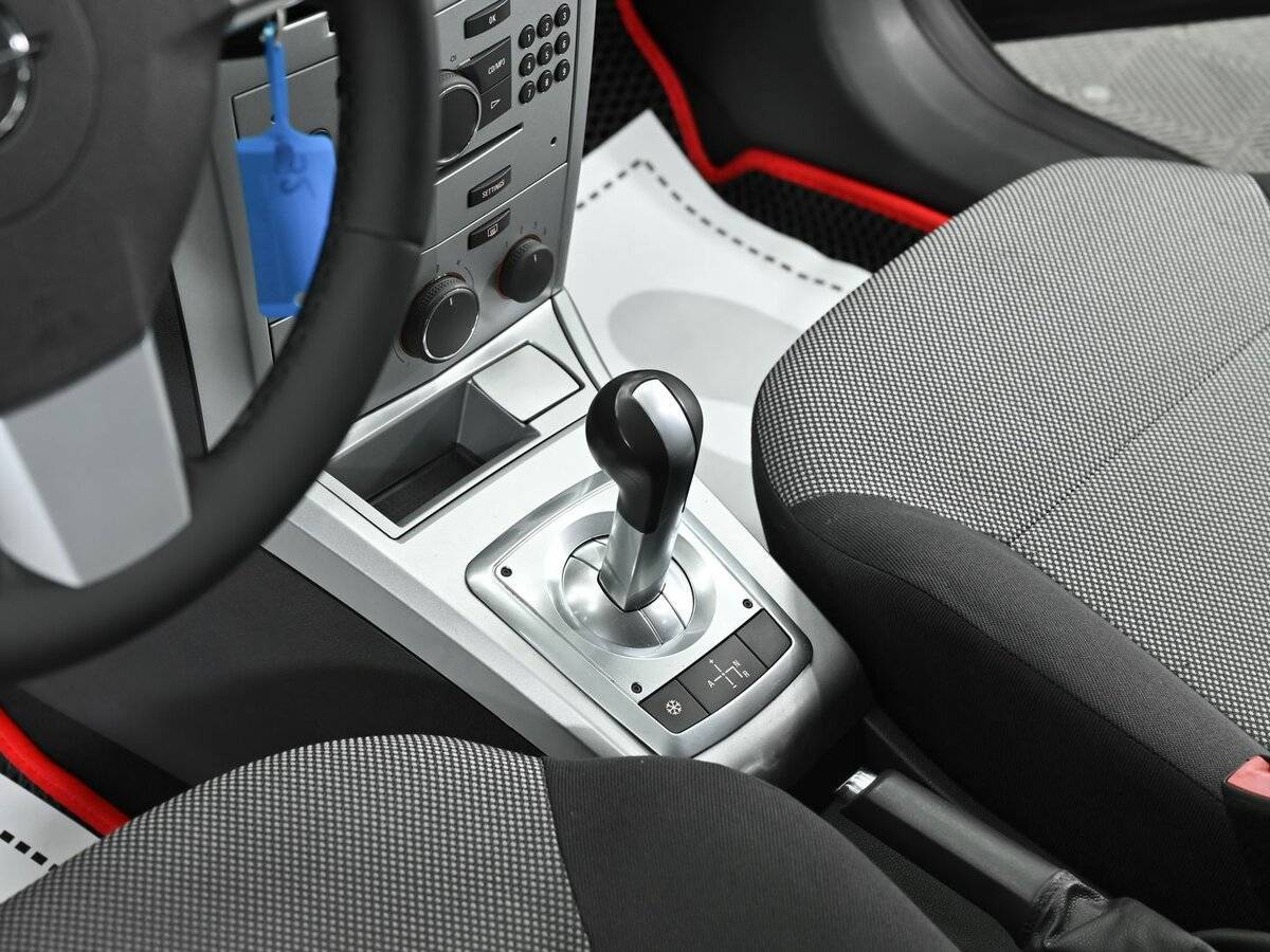 Opel Astra с пробегом — 2012 год. Фото: #9