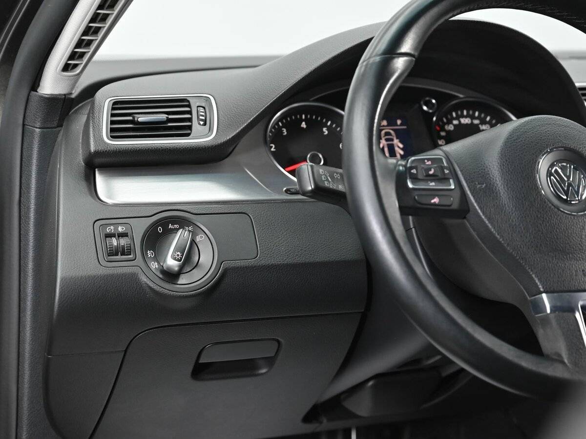 Volkswagen Passat с пробегом — 2012 год. Фото: #8