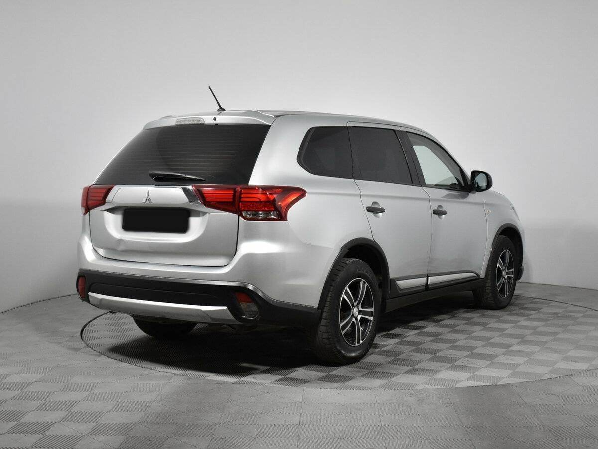 Mitsubishi Outlander с пробегом — 2015 год. Фото: #4
