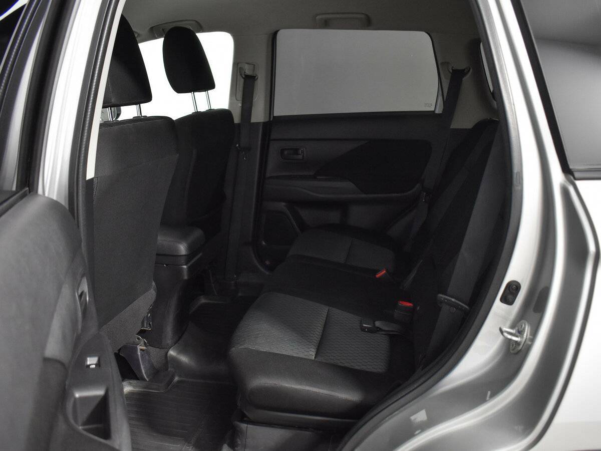 Mitsubishi Outlander с пробегом — 2015 год. Фото: #11