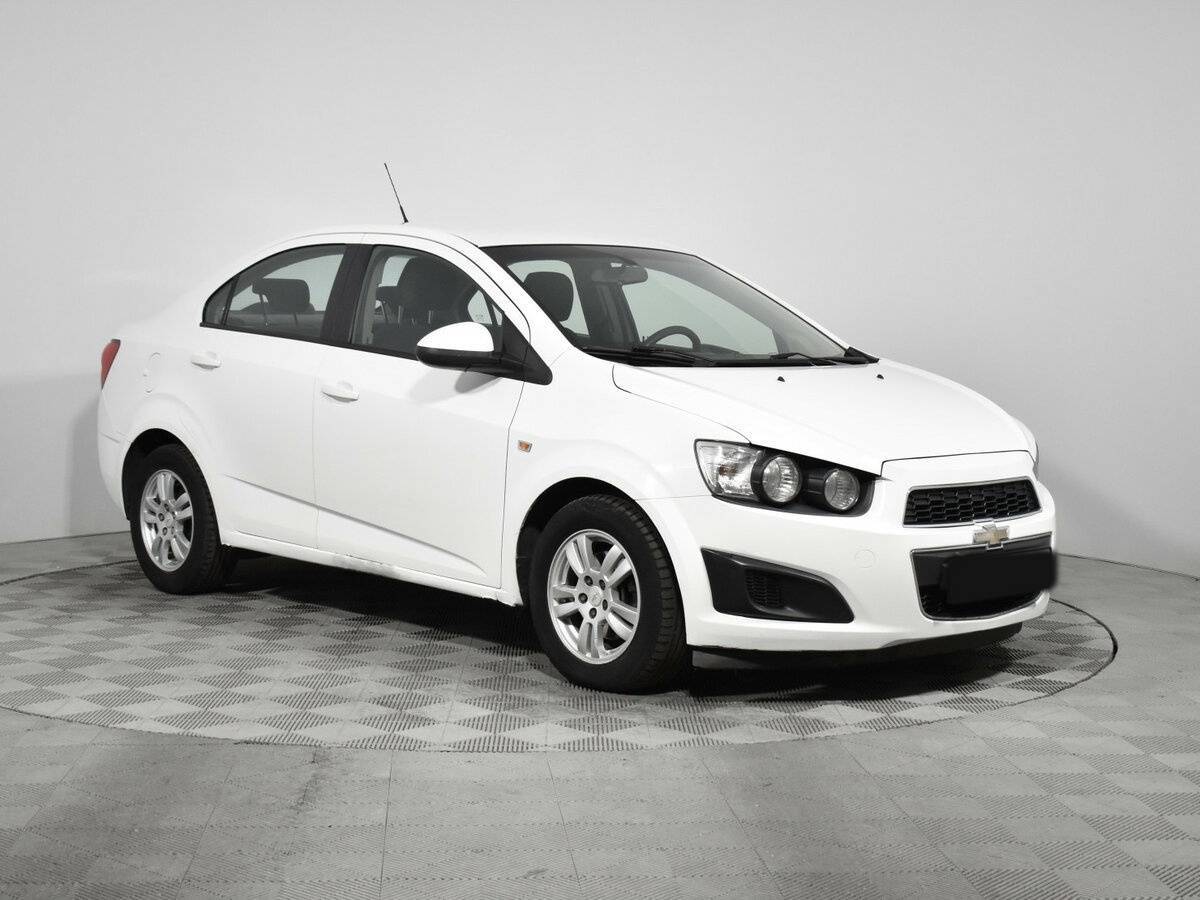 Chevrolet Aveo с пробегом — 2013 год. Фото: #2