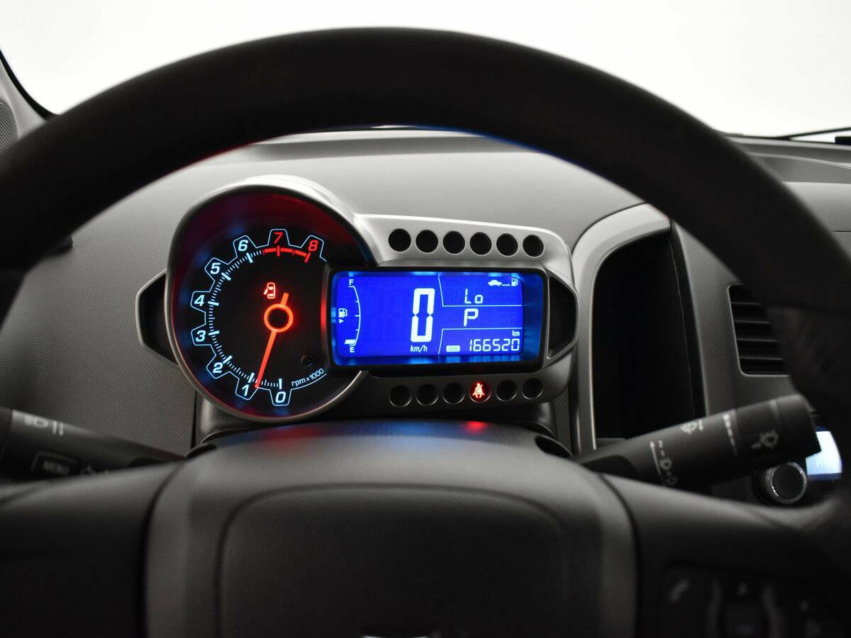 Chevrolet Aveo с пробегом — 2013 год. Фото: #12