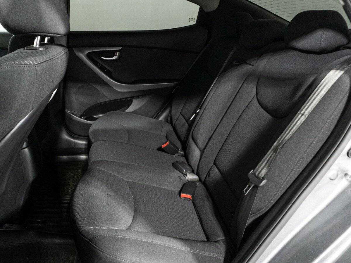 Hyundai Elantra с пробегом — 2015 год. Фото: #9