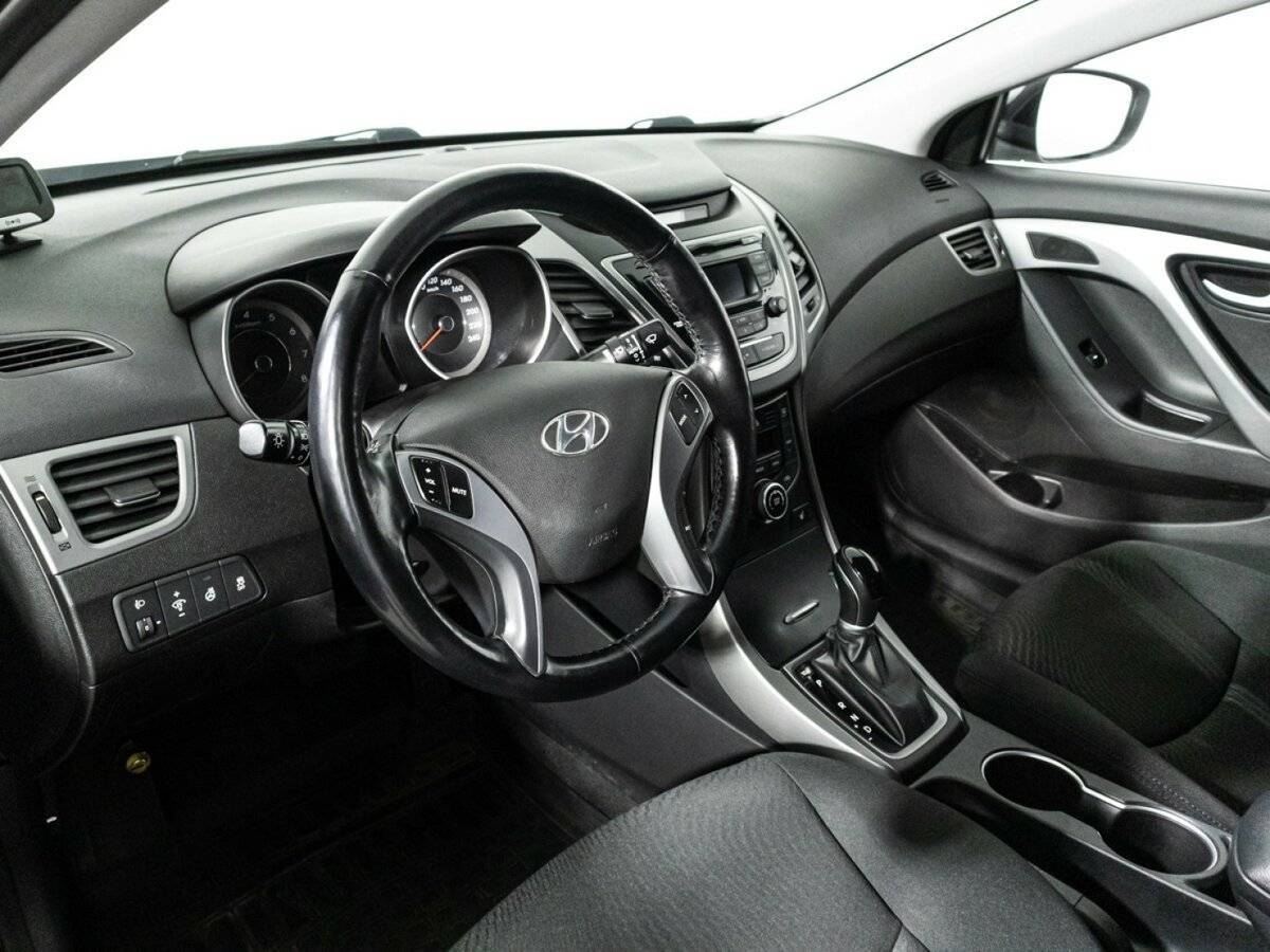 Hyundai Elantra с пробегом — 2015 год. Фото: #10
