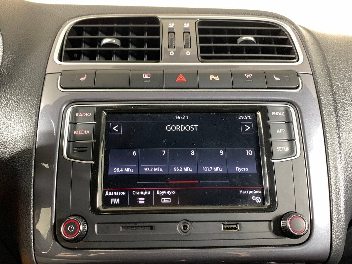 Volkswagen Polo с пробегом — 2019 год. Фото: #14