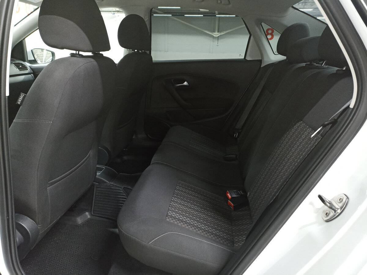 Volkswagen Polo с пробегом — 2018 год. Фото: #11