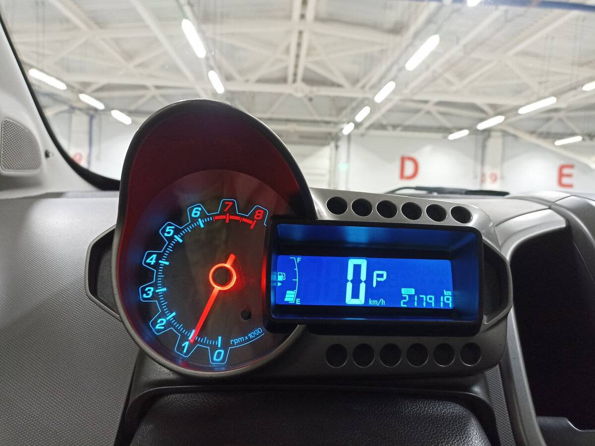 Chevrolet Aveo с пробегом — 2012 год. Фото: #12