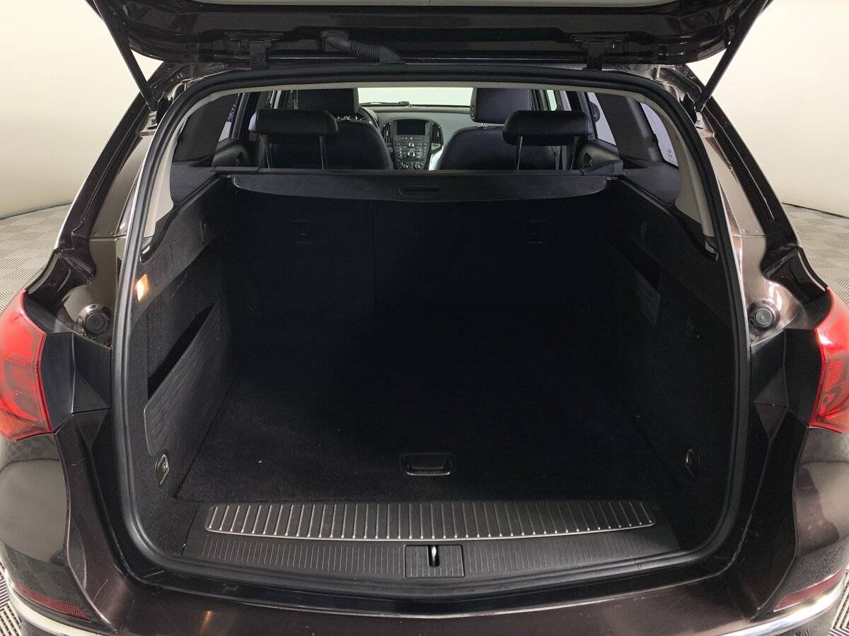 Opel Astra с пробегом — 2014 год. Фото: #18