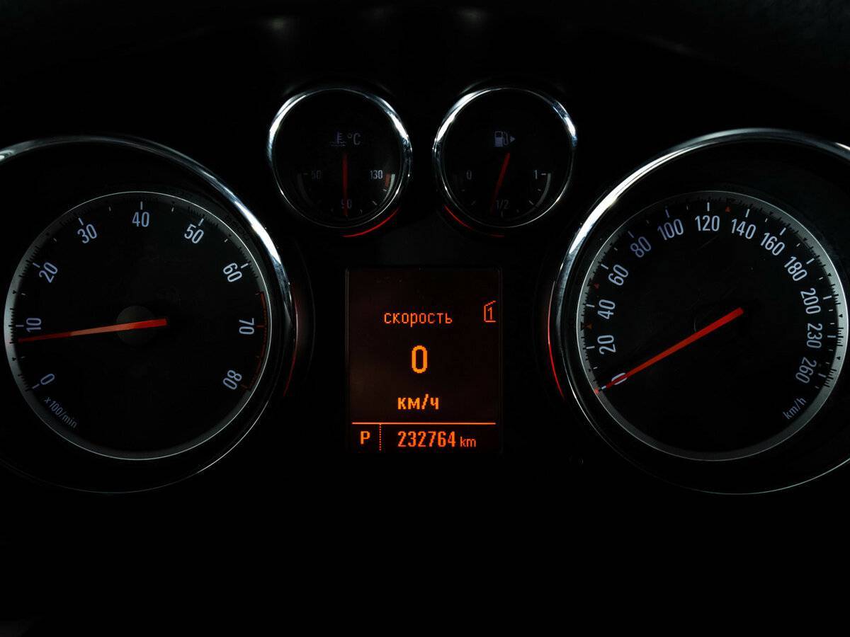 Opel Astra с пробегом — 2013 год. Фото: #15