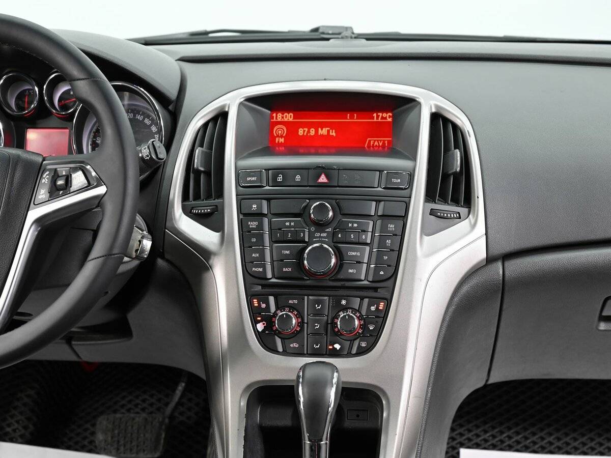 Opel Astra с пробегом — 2012 год. Фото: #9