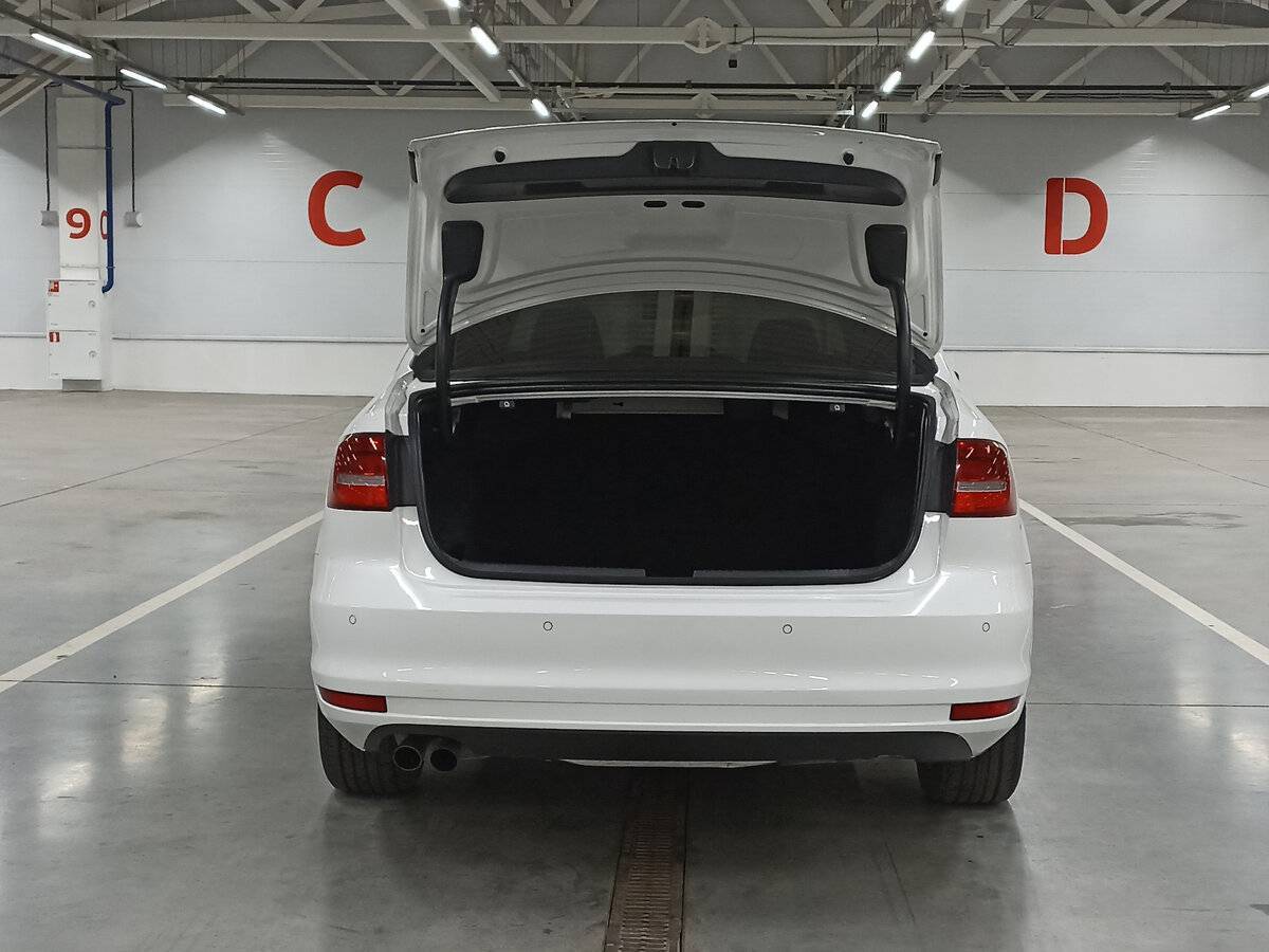 Volkswagen Jetta с пробегом — 2015 год. Фото: #9