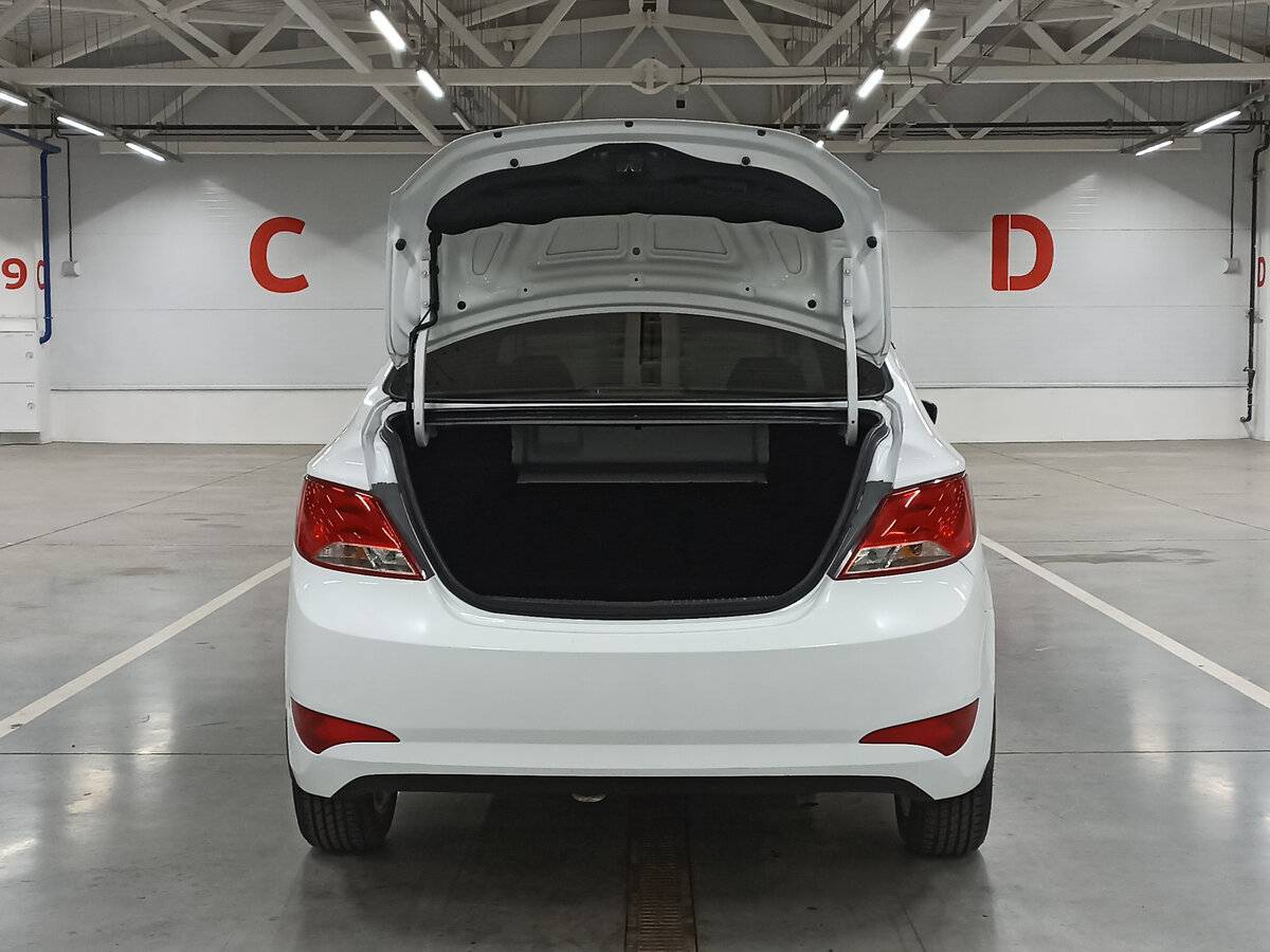 Hyundai Solaris с пробегом — 2015 год. Фото: #9