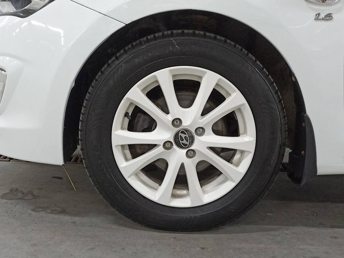 Hyundai Solaris с пробегом — 2015 год. Фото: #17